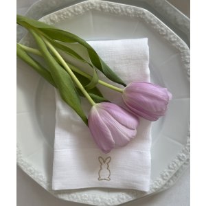 Set of 4 linen white napkins with bunny