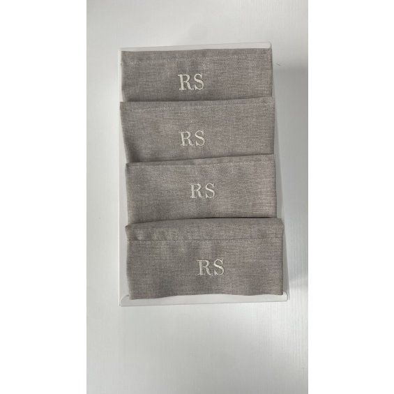 Set of personalised 4 beige napkins with frame 
