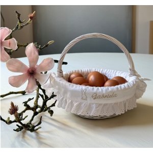 Personalized wicker basket with lace