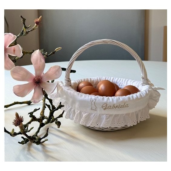 Personalized wicker basket with lace